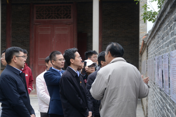 项目学生在西班牙ESADE商学院的毕业合照
