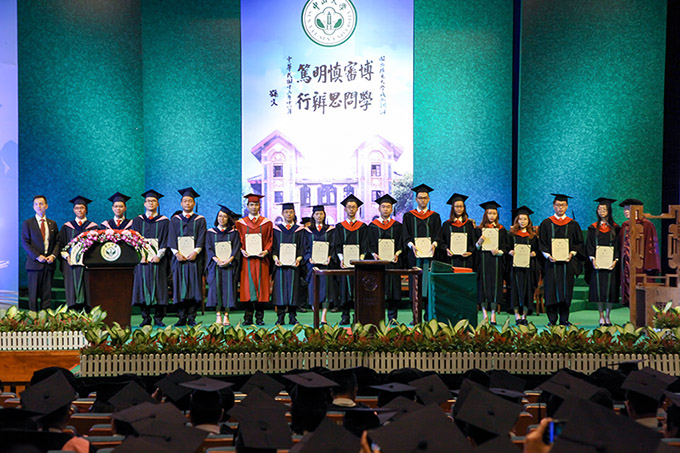 williamhill中国2018年毕业庆典隆重举行