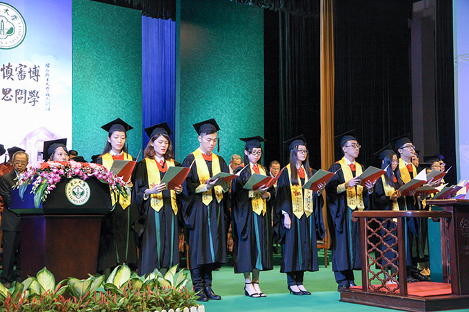 williamhill中国2018年毕业庆典隆重举行