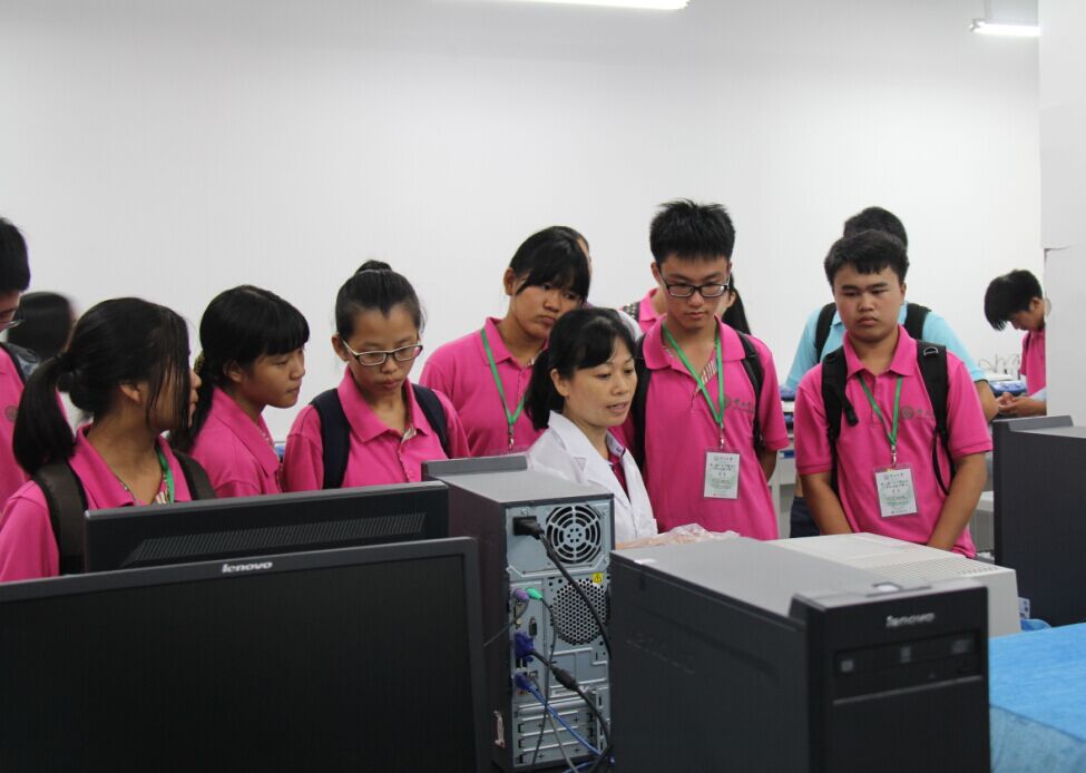 威廉williamhill第二届广东乡镇地区中学生夏令营圆满举行