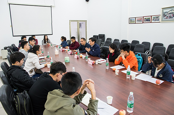 第45次院长书记与学生午餐见面会在珠海校区举行